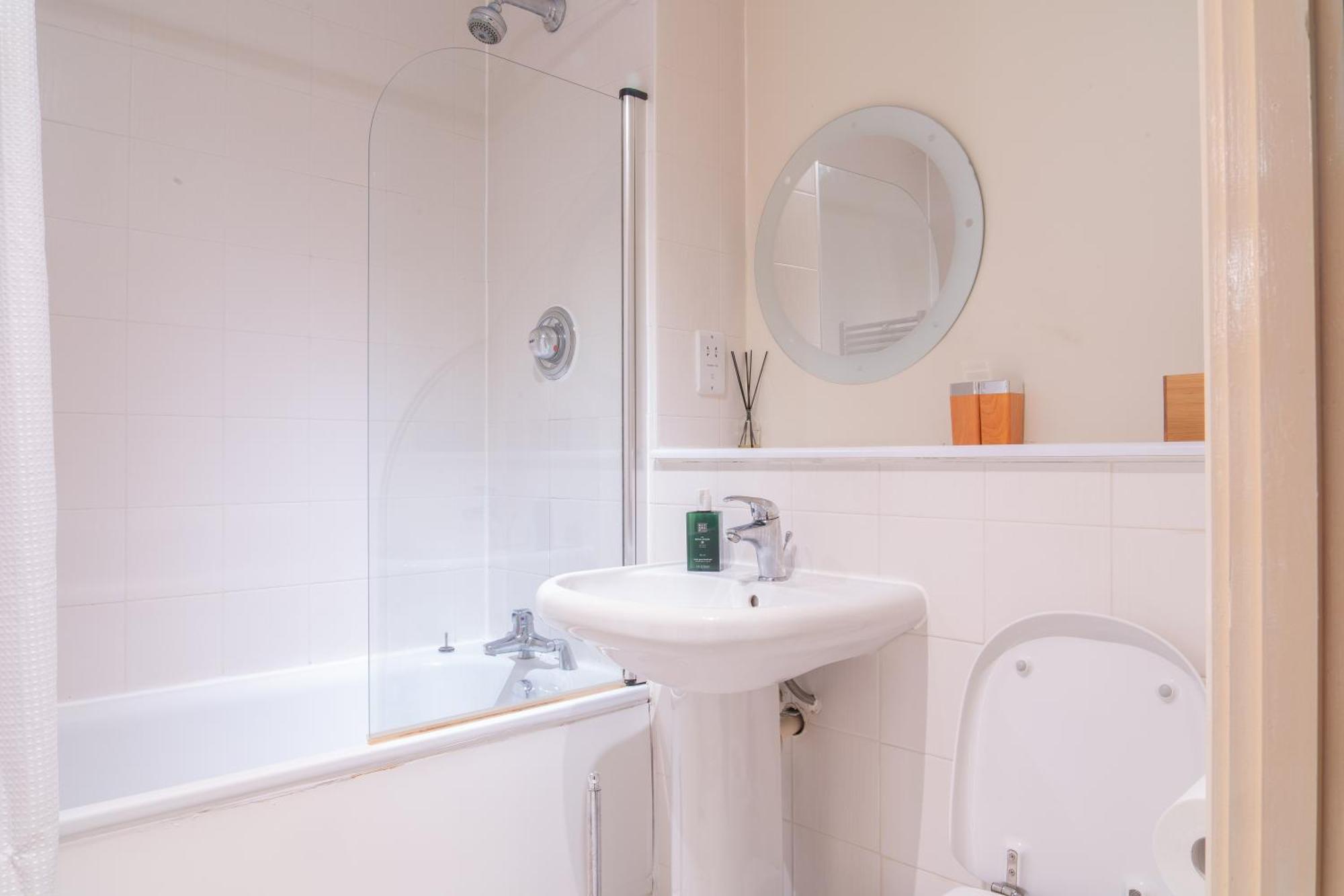 Stay In Our Stylish Flat! & Secure Building & Sleeps Up To 4 Birmingham Zewnętrze zdjęcie